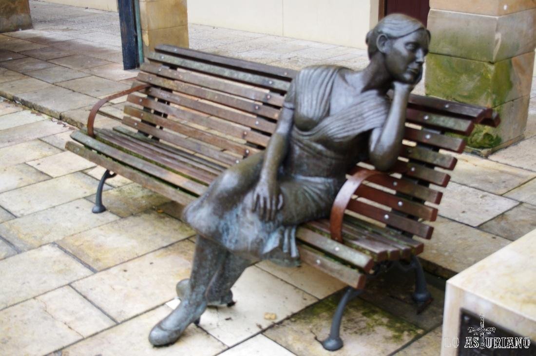 Estatuas De Oviedo, Oviedo, Estatua A La Bella Lola, En El Mercado De ...